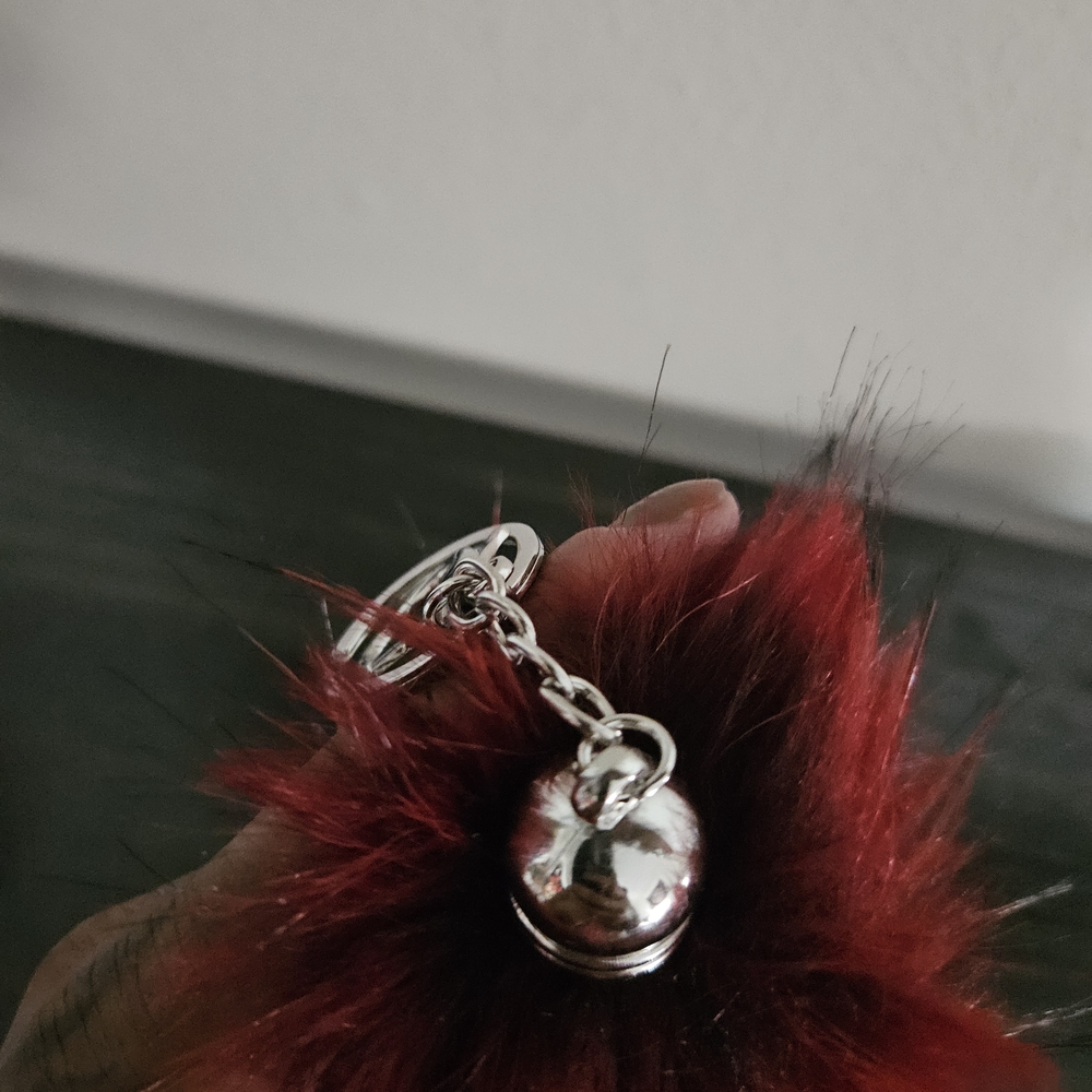 🌺 Lot B/E Red Faux Fur Tail Keychain - Picture 2 of 5